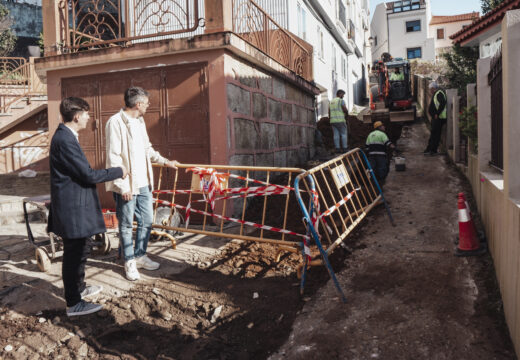 As obras de pavimentación e saneamento na rúa da Cambra rematarán a finais de maio